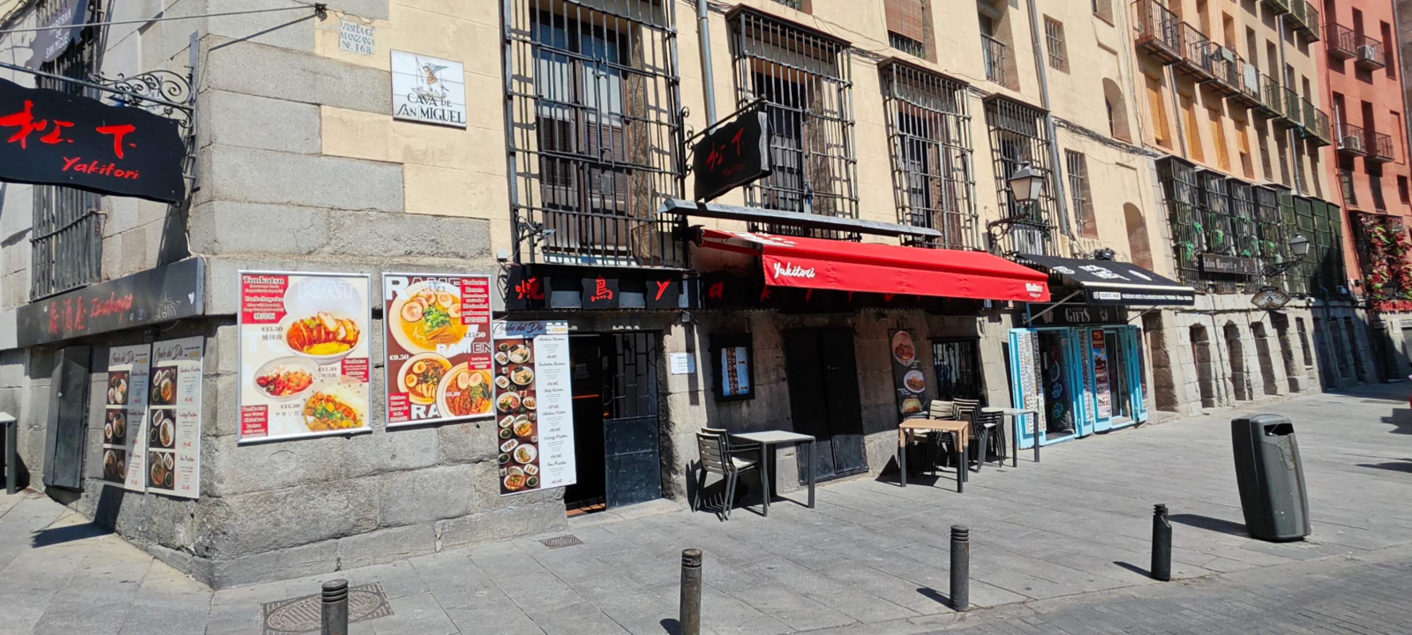 Exterior del restaurante 松下Yakitori en Madrid